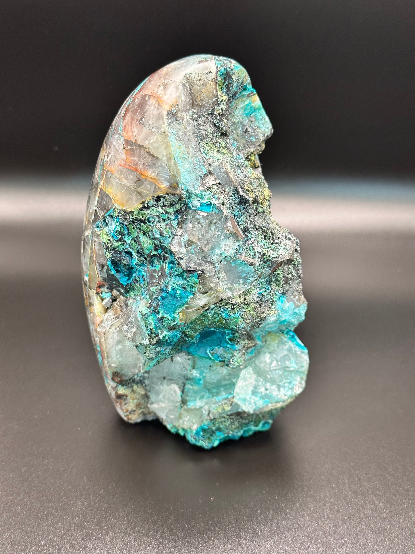 Chrysocolla in Quartz
