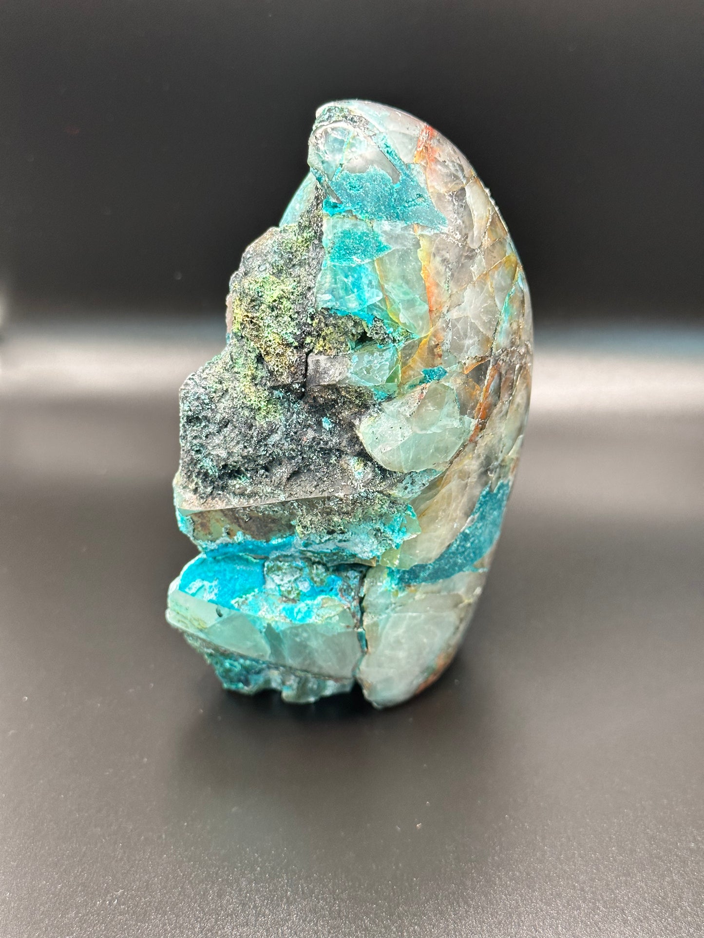 Chrysocolla in Quartz
